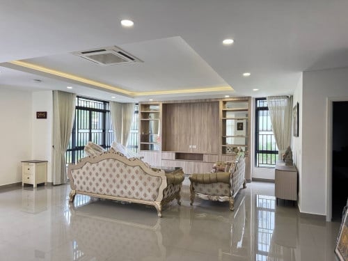 វីឡាឃ្វីនកែង សម្រាប់លក់📍 នៅក្នុងបុរី ជីបម៉ុង ហ្រ្គែន