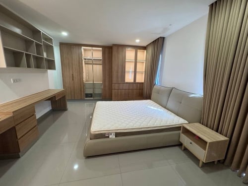 វីឡាឃ្វីនកែង សម្រាប់លក់📍 នៅក្នុងបុរី ជីបម៉ុង ហ្រ្គែន