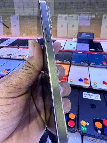 15 pro max សុំនុំ សុិន ស្អាត 99% 680$