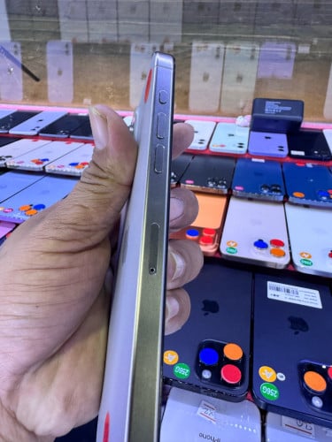15 pro max សុំនុំ សុិន ស្អាត 99% 680$