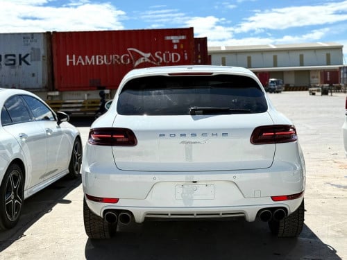 2015 Porsche Macan S Full Option