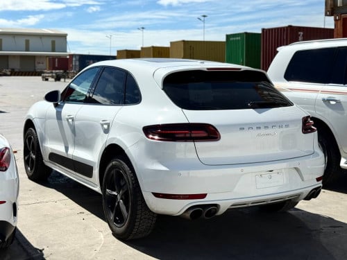 2015 Porsche Macan S Full Option