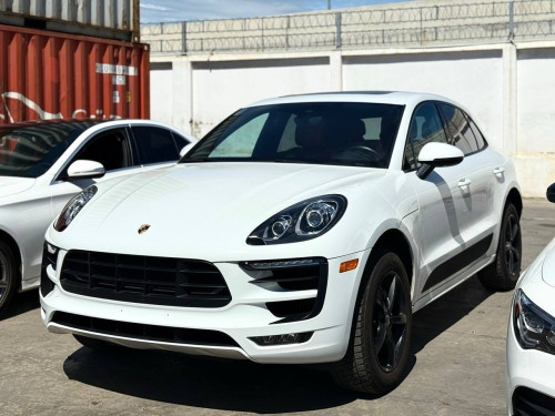2015 Porsche Macan S Full Option