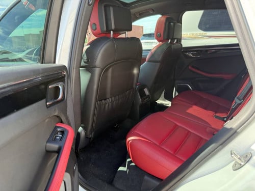 2015 Porsche Macan S Full Option