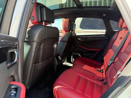 2015 Porsche Macan S Full Option