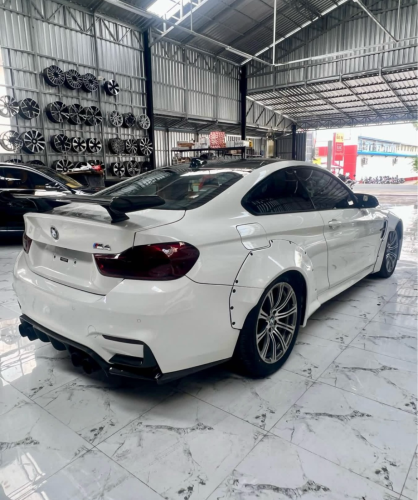 BMW M4 F82 (2015) ប្រភេទក្រដាស់ពន្ធ ឡានថ្មី​ លេងហើយម៉ាកប់  (សុីមាំងលេង និង Carbon)