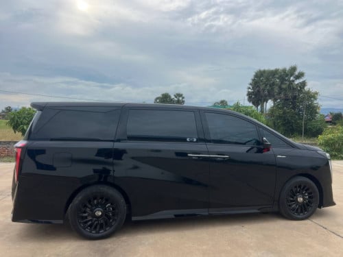 Car GN8 VIP 2025