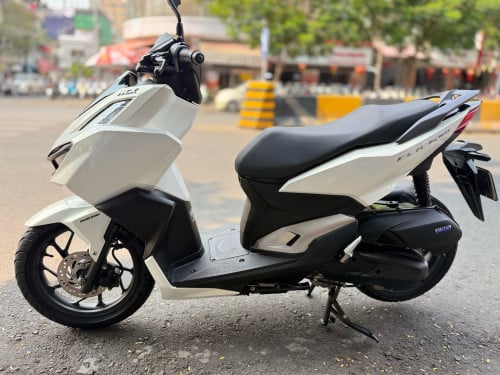 Click 160cc. 2022. ក្រុមហ៊ុន​ នៅស្អាត017 8888 25. 070 6666 16