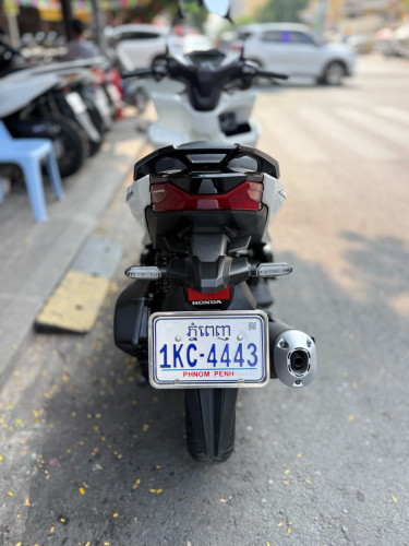 Click 160cc. 2022. ក្រុមហ៊ុន​ នៅស្អាត017 8888 25. 070 6666 16