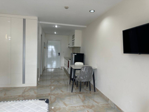 Condo rent at UK618
