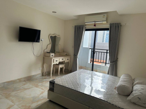 Condo rent at UK618