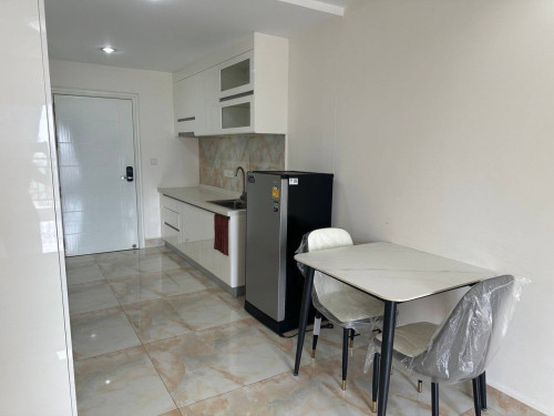 Condo rent at UK618