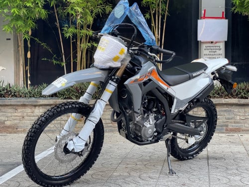 Honda CRF ឆ្នាំ2024 របស់ជប៉ុន🇯🇵 122គីឡូ កំលាំង 250L មហាសែនខ្ចីដូចថ្មីកេះ100%