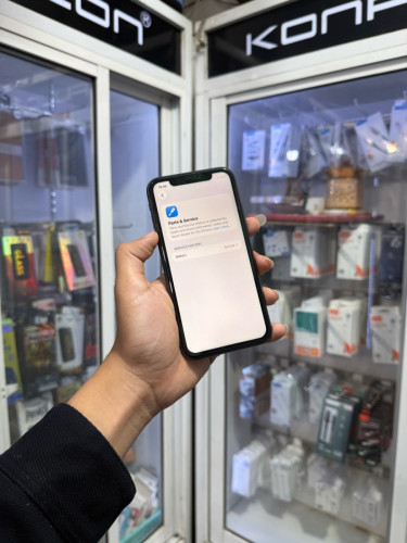 iPhone 11 ពណ៌ខ្មៅ 🍏 64GB  LLA Battery 74% 🔋 តួស្អាត 99% សំណុំហ្សីន