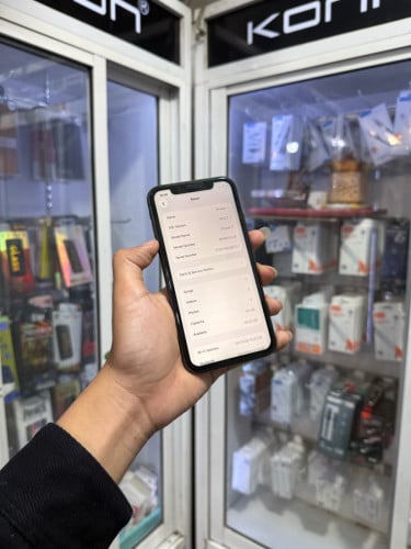 iPhone 11 ពណ៌ខ្មៅ 🍏 64GB  LLA Battery 74% 🔋 តួស្អាត 99% សំណុំហ្សីន