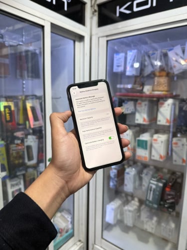 iPhone 11 ពណ៌ខ្មៅ 🍏 64GB  LLA Battery 74% 🔋 តួស្អាត 99% សំណុំហ្សីន