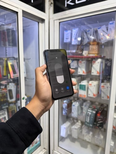 iPhone 11 ពណ៌ស្វាយ 🍏 64GB  LLA Battery 91% 🔋 តួស្អាត 99% សំណុំហ្សីន