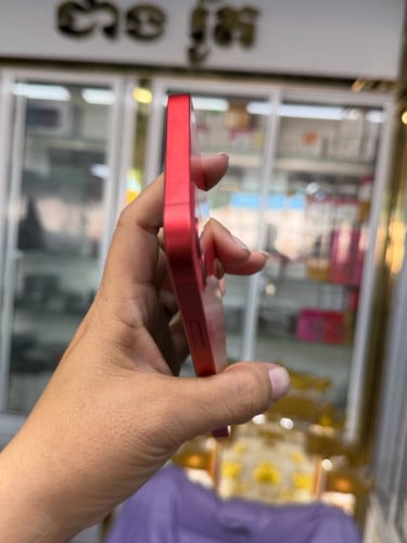 iPhone 12 សានុំហ្សីន