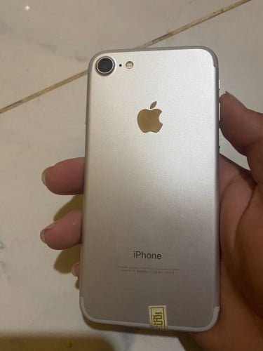 iPhone 7 សានំណែន ថ្មខ្ពស់តួរស្អាត99% លក់20$