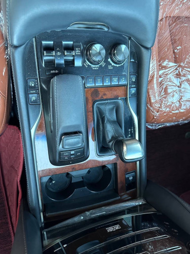 Lexus LX570 SPORTPLUS Full Option (Abrab) ឆ្នាំ2016 ទឹកថ្នាំស្រុិនម៉ាជុំ100%