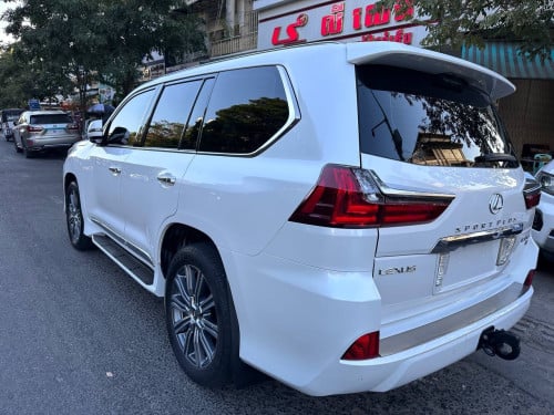Lexus LX570 SPORTPLUS Full Option (Abrab) ឆ្នាំ2016 ទឹកថ្នាំស្រុិនម៉ាជុំ100%