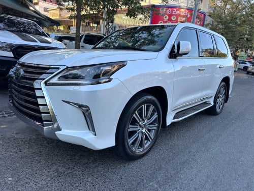 Lexus LX570 SPORTPLUS Full Option (Abrab) ឆ្នាំ2016 ទឹកថ្នាំស្រុិនម៉ាជុំ100%