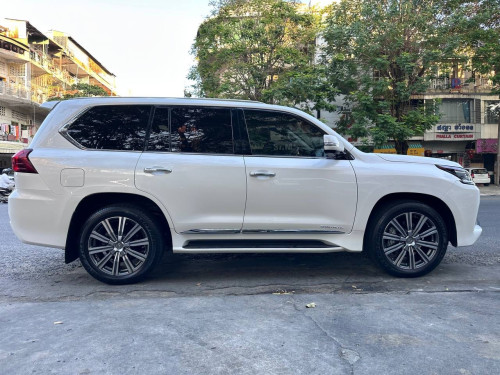 Lexus LX570 SPORTPLUS Full Option (Abrab) ឆ្នាំ2016 ទឹកថ្នាំស្រុិនម៉ាជុំ100%