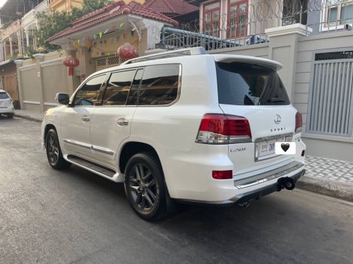 LX570 2015 f sport full Arab ឡានខ្លាញ់គោស្រុកខ្មែរ