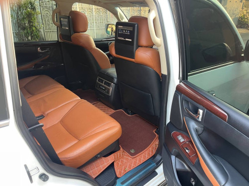LX570 2015 f sport full Arab ឡានខ្លាញ់គោស្រុកខ្មែរ