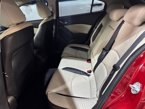 Mazda 3 2015 ធានាជូន​ឡានស្អាត​ មិនបុក​ មិនប៉ះ