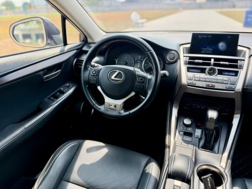 NX200t 2016 Luxury Up F-Sports ធានាទឹកថ្នាំហ្សុីន១ជុំ