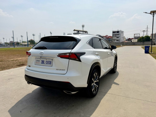 NX200t 2016 Luxury Up F-Sports ធានាទឹកថ្នាំហ្សុីន១ជុំ