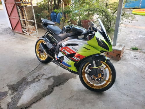R6 2009