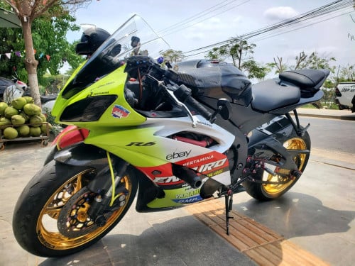 R6 2009