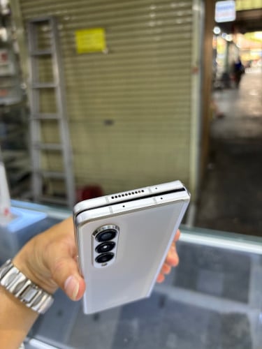 Samsung ZFold3 512G Ram12G Sim2 ខូចខាងក្នុងប្រើបានខាងក្រៅ បែកថាច់មុខតិច