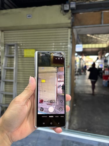Samsung ZFold3 512G Ram12G Sim2 ខូចខាងក្នុងប្រើបានខាងក្រៅ បែកថាច់មុខតិច