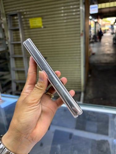 Samsung ZFold3 512G Ram12G Sim2 ខូចខាងក្នុងប្រើបានខាងក្រៅ បែកថាច់មុខតិច