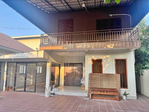 Townhouse 3 Bedrooms for RENT in Boeng Tompoun Area_West of Russian Market