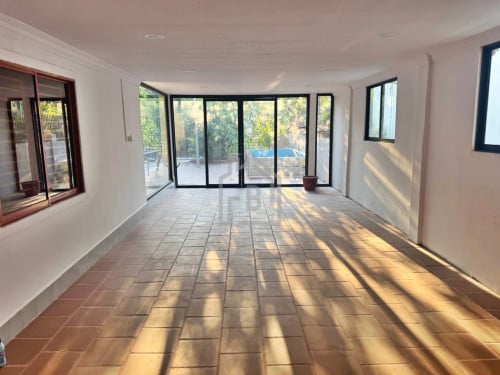 Townhouse 3 Bedrooms for RENT in Boeng Tompoun Area_West of Russian Market
