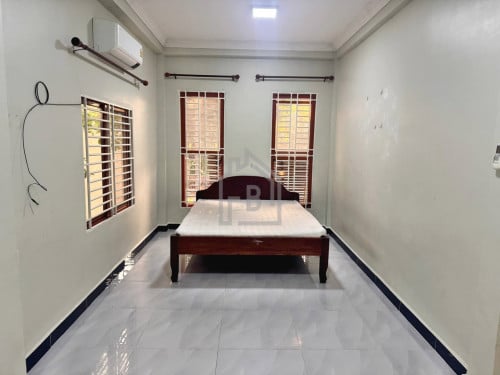 Townhouse 3 Bedrooms for RENT in Boeng Tompoun Area_West of Russian Market