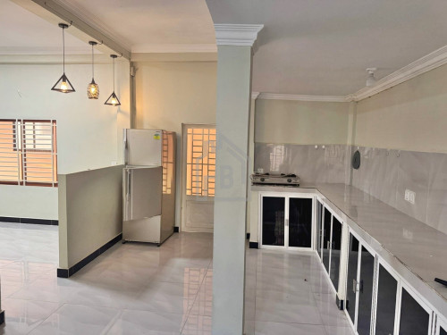 Townhouse 3 Bedrooms for RENT in Boeng Tompoun Area_West of Russian Market