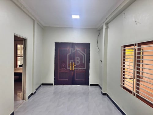 Townhouse 3 Bedrooms for RENT in Boeng Tompoun Area_West of Russian Market