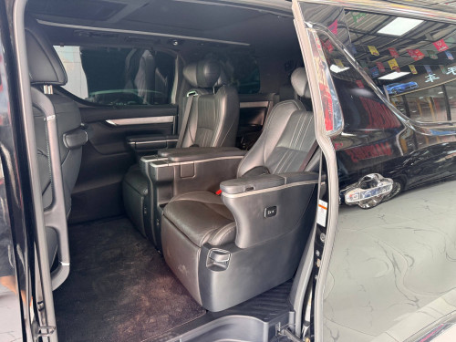 Toyota Alphard 2.5