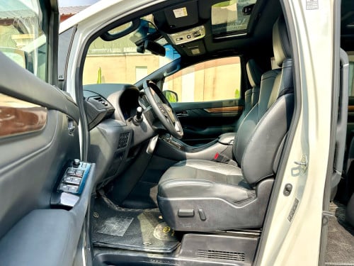 TOYOTA ALPHARD 2015 Executive Lounge Hybrid Full Option ពណ៌ស ក្នុងខ្មៅ (Upgrade 022)
