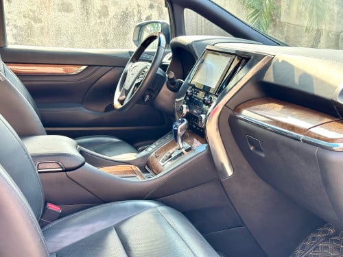 TOYOTA ALPHARD 2015 Executive Lounge Hybrid Full Option ពណ៌ស ក្នុងខ្មៅ (Upgrade 022)