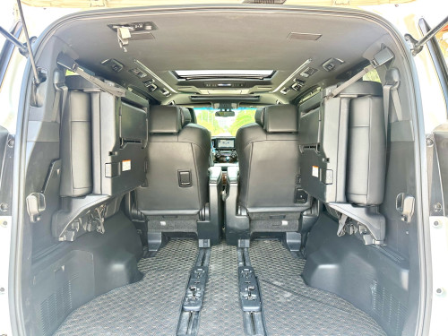 TOYOTA ALPHARD 2015 Executive Lounge Hybrid Full Option ពណ៌ស ក្នុងខ្មៅ (Upgrade 022)