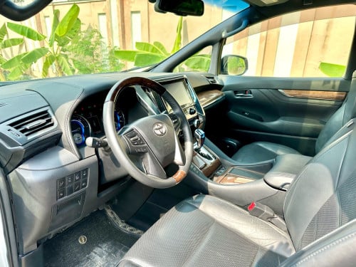 TOYOTA ALPHARD 2015 Executive Lounge Hybrid Full Option ពណ៌ស ក្នុងខ្មៅ (Upgrade 022)