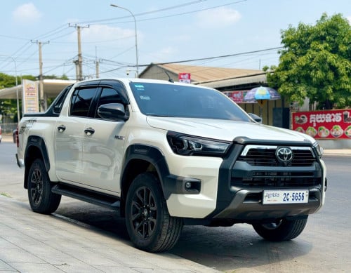 Toyota Hilux Revo rally