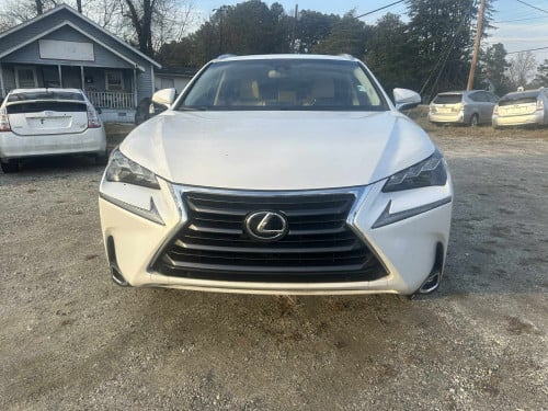 Toyota Lexus ប្រភេទ Luxury ក្នុងលឿង