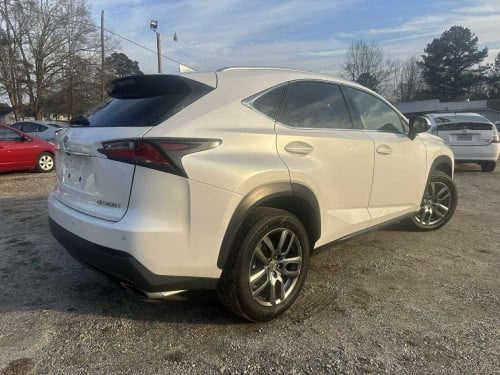Toyota Lexus ប្រភេទ Luxury ក្នុងលឿង